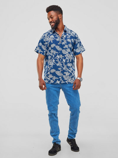 Zetu Men's Makena Flower Print Button Down Short Sleeved Shirt - Blue - Shopzetu