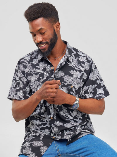 Zetu Men's Makena Flower Print Button Down Short Sleeved Shirt - Black - Shopzetu