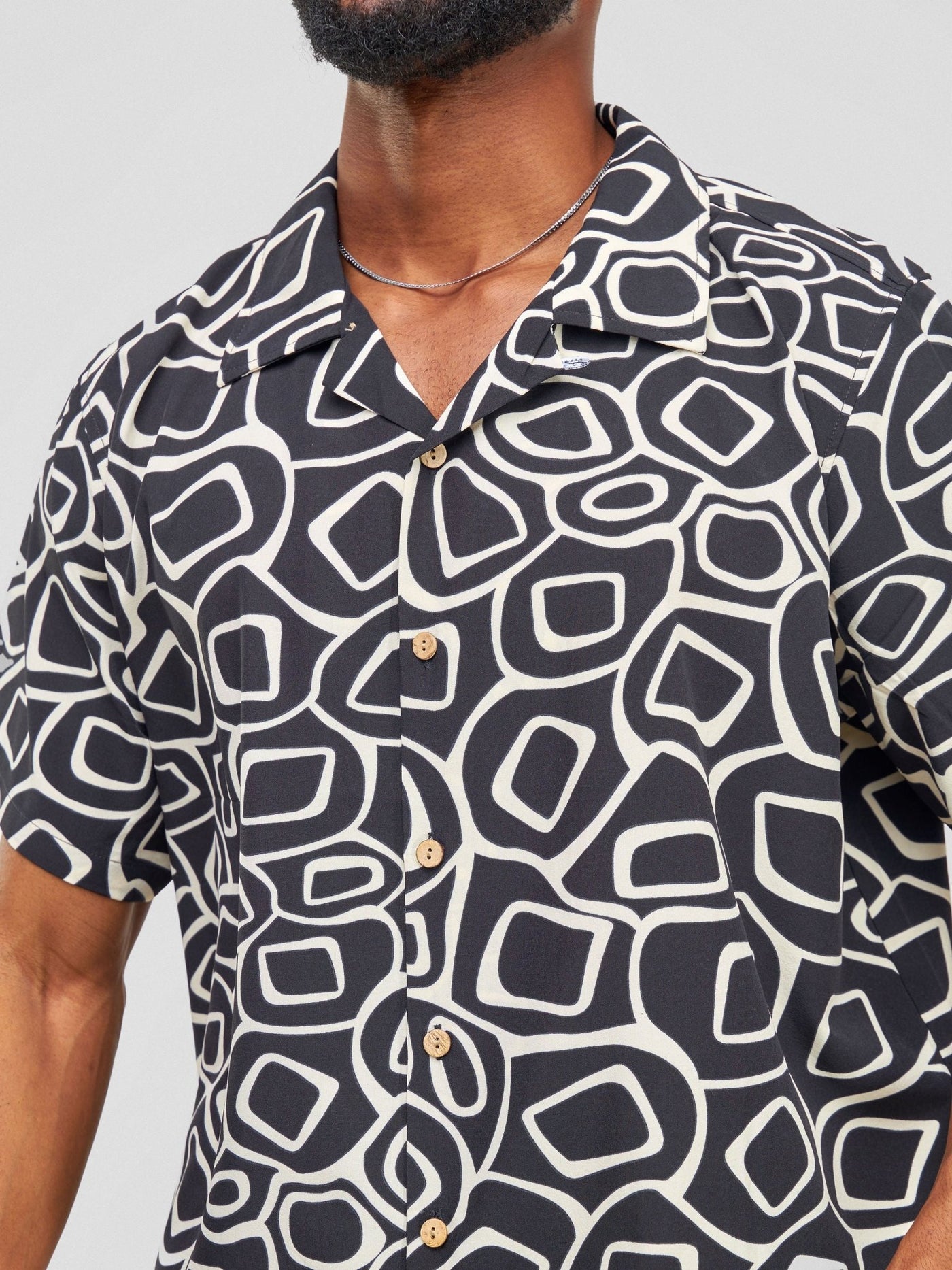Zetu Men's Oversized Revere Printed Short-Sleveed Shirt - Black - Shopzetu