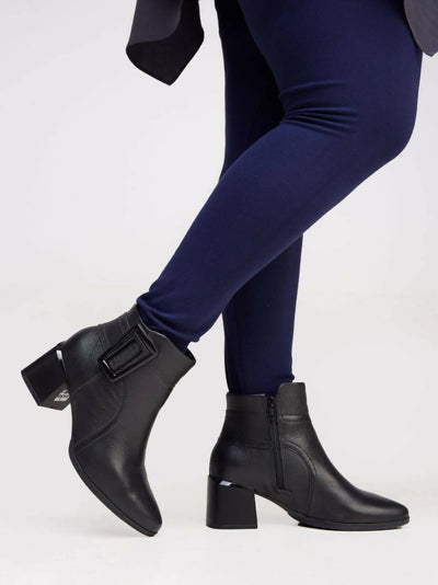 Skarpa Shoes Short Buckle Boots - Black - Shopzetu