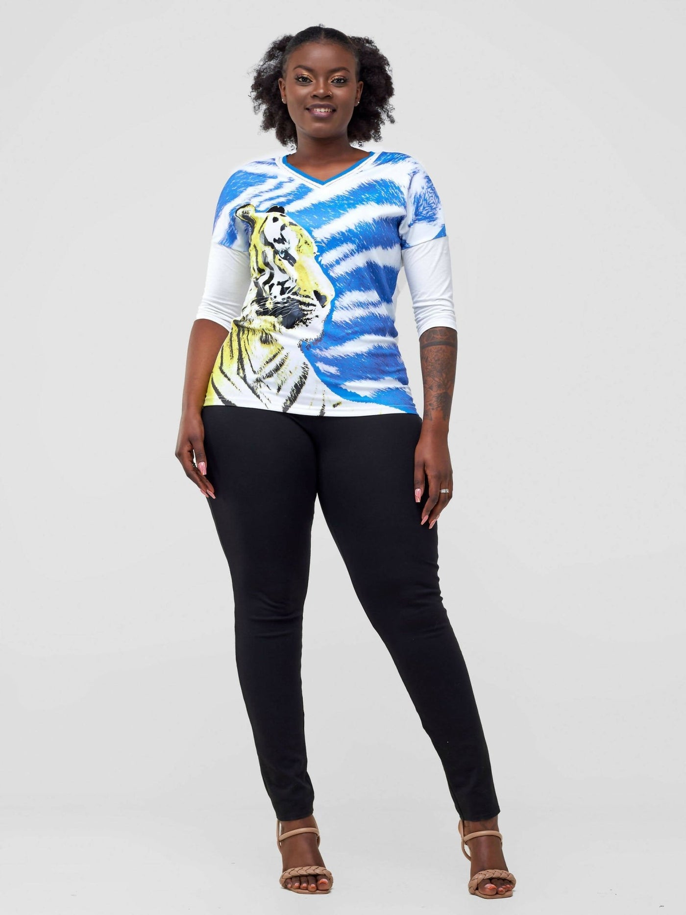 Waki Collection Easy Fitted Top - White / Blue Print - Shopzetu