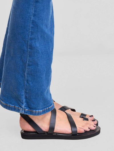 Curves BD Plain Strap Raised Sole Sandals - Black - Shopzetu